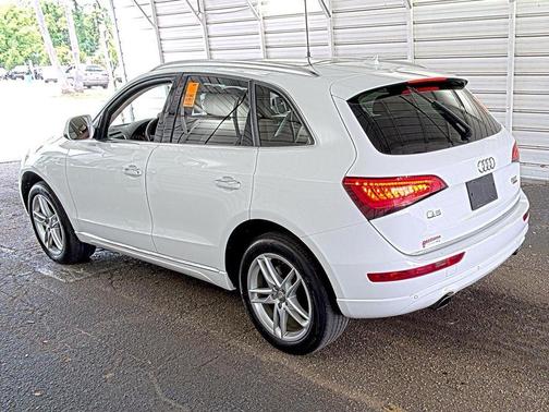 White 2017 Audi Q5 2.0T Premium Plus
