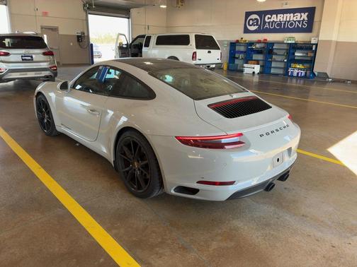 2018 Porsche 911 Carrera