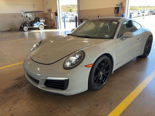 2018 Porsche 911 Carrera