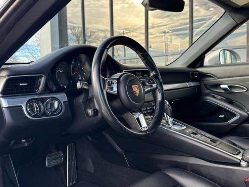 2018 Porsche 911 Carrera