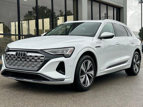 2024 Audi Q8 e-tron Premium Plus