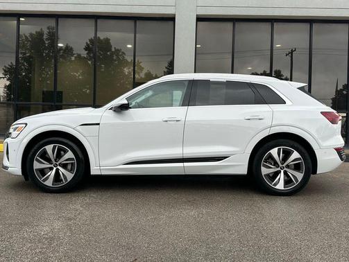2024 Audi Q8 e-tron Premium Plus