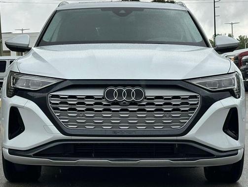 2024 Audi Q8 e-tron Premium Plus