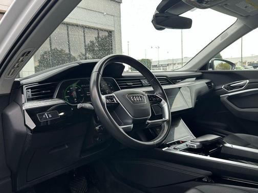 2024 Audi Q8 e-tron Premium Plus