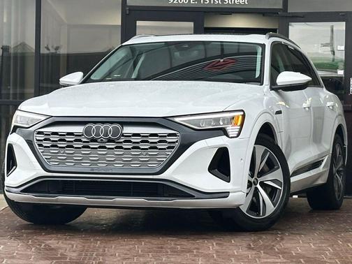 2024 Audi Q8 e-tron Premium Plus