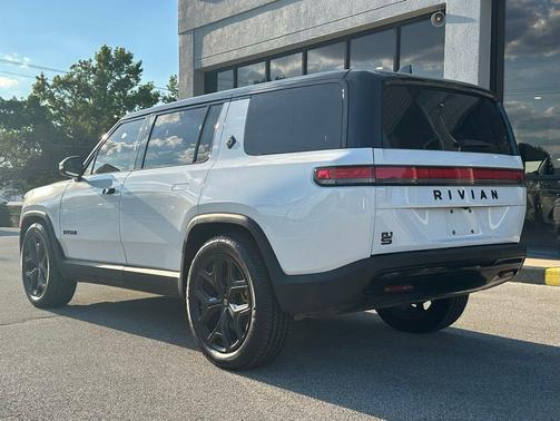 2022 Rivian R1S Adventure