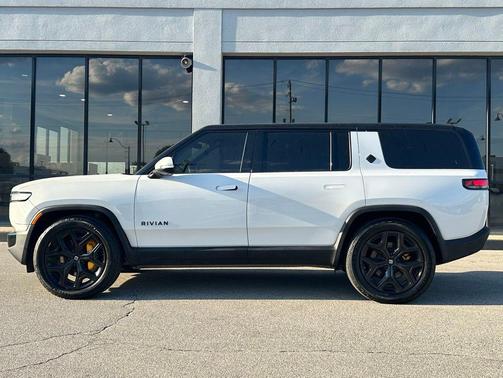 2022 Rivian R1S Adventure
