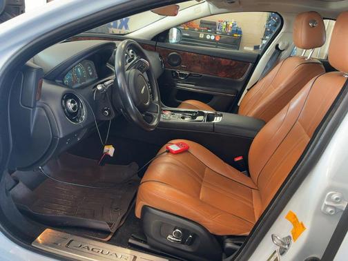 2019 Jaguar XJ R-Sport