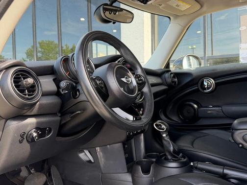 Pepper White 2018 MINI Hardtop Cooper