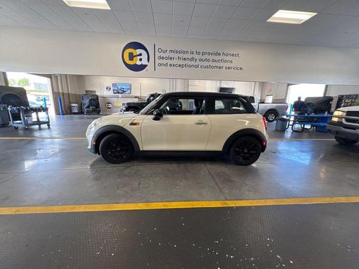 Pepper White 2018 MINI Hardtop Cooper