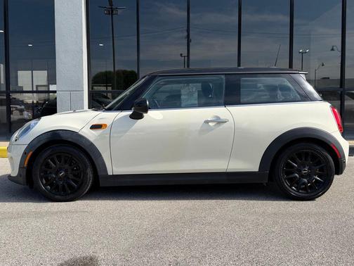 Pepper White 2018 MINI Hardtop Cooper
