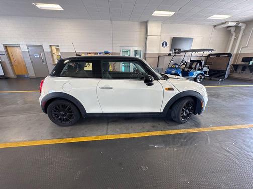 Pepper White 2018 MINI Hardtop Cooper
