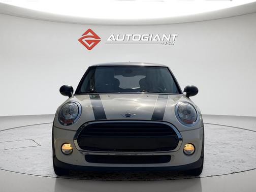 Pepper White 2018 MINI Hardtop Cooper