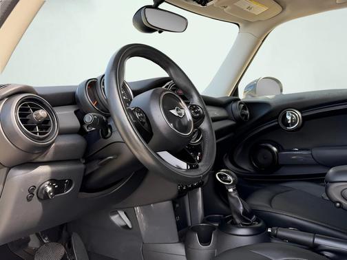 Pepper White 2018 MINI Hardtop Cooper