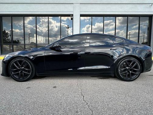 2022 Tesla Model S Plaid