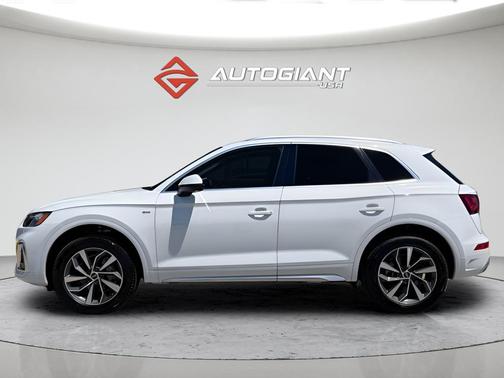 Glacier White Metallic 2023 Audi Q5 45 S line Premium Plus
