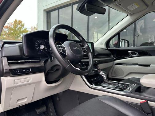 2023 Kia Carnival SX