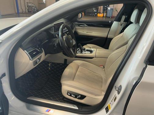 2020 BMW 750 i xDrive