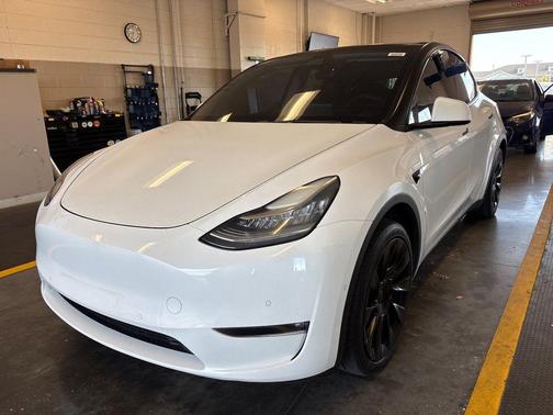 Pearl White Multi-Coat 2021 Tesla Model Y Standard Range Rear-Wheel Drive
