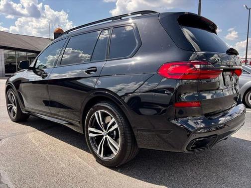 2022 BMW X7 M50i