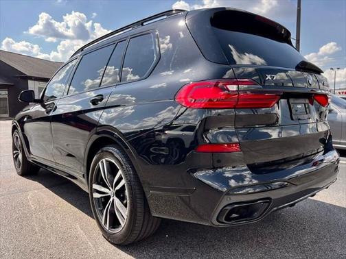 2022 BMW X7 M50i