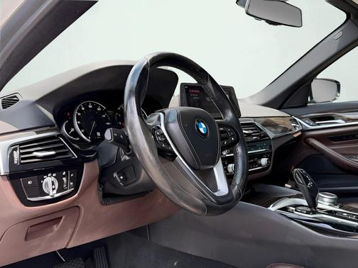 Glacier Silver Metallic 2018 BMW 530 530i