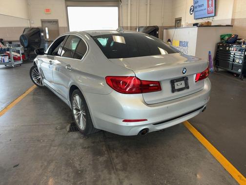 Glacier Silver Metallic 2018 BMW 530 530i