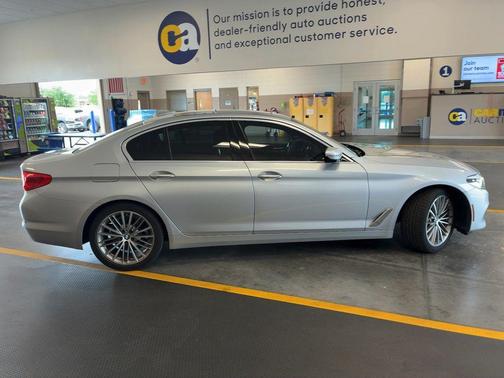 Glacier Silver Metallic 2018 BMW 530 530i