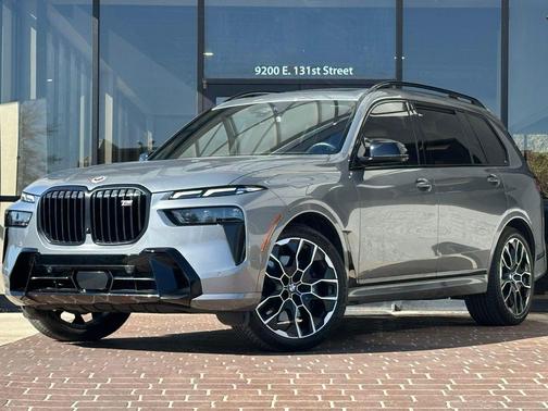 2023 BMW X7 M60i