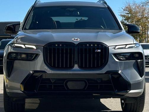 2023 BMW X7 M60i