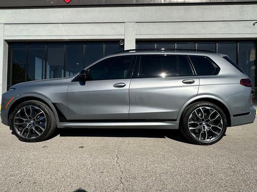 2023 BMW X7 M60i