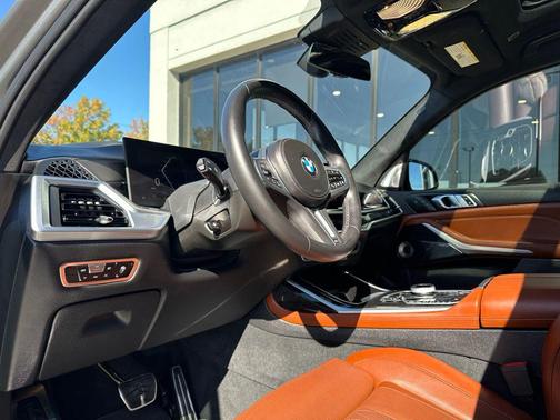 2023 BMW X7 M60i