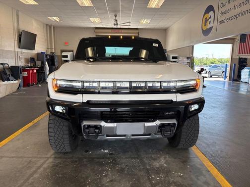 Interstellar White 2023 GMC HUMMER EV Pickup 3X
