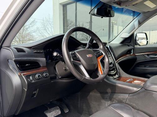 2018 Cadillac Escalade ESV Premium Luxury