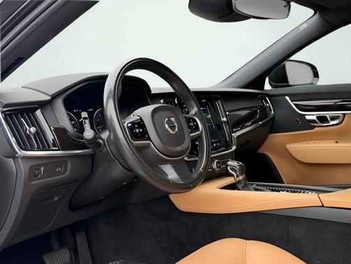 2018 Volvo S90 T5 Momentum