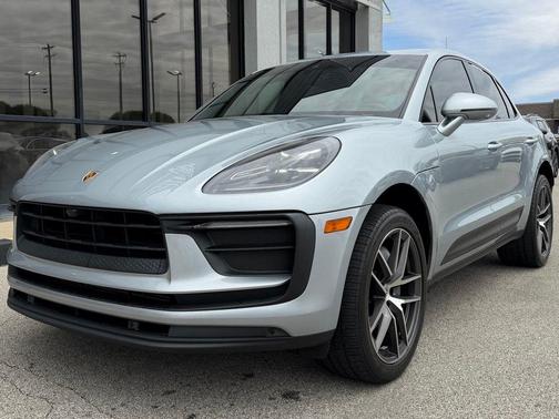 Dolomite Silver Metallic 2022 Porsche Macan Macan