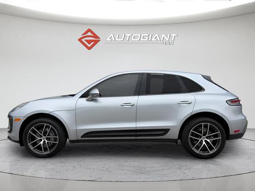Dolomite Silver Metallic 2022 Porsche Macan Macan