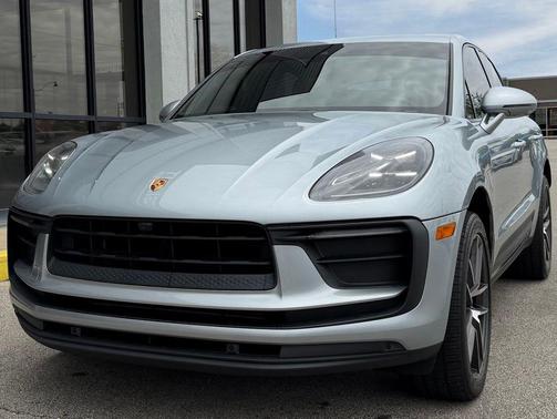 Dolomite Silver Metallic 2022 Porsche Macan Macan