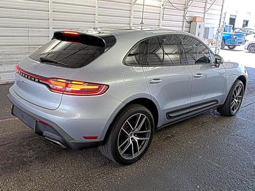 Dolomite Silver Metallic 2022 Porsche Macan Macan