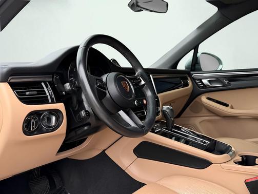 Dolomite Silver Metallic 2022 Porsche Macan Macan