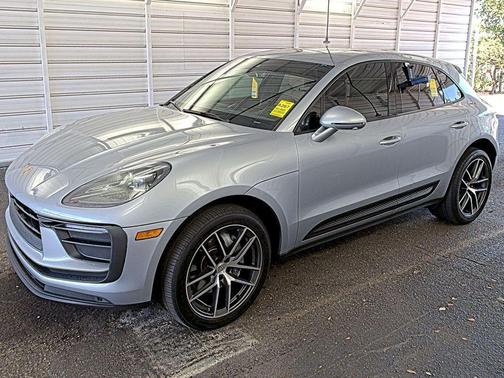 Dolomite Silver Metallic 2022 Porsche Macan Macan