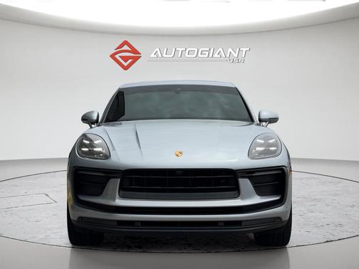 Dolomite Silver Metallic 2022 Porsche Macan Macan