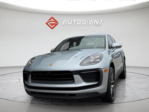 Dolomite Silver Metallic 2022 Porsche Macan Macan