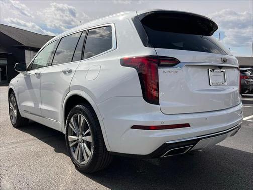 2022 Cadillac XT6 Premium Luxury FWD
