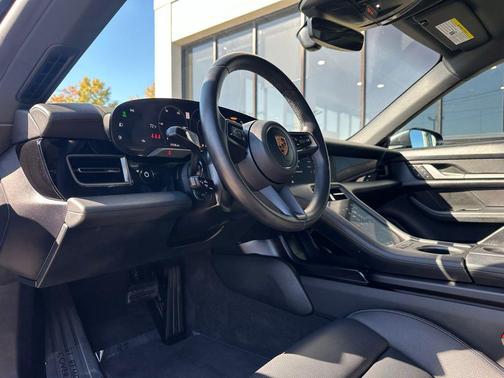 2022 Porsche Taycan Base