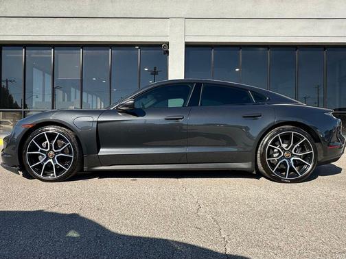 2022 Porsche Taycan Base