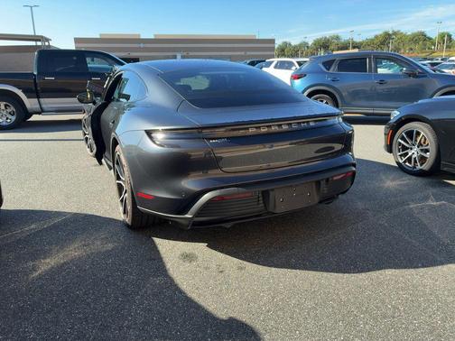 2022 Porsche Taycan Base