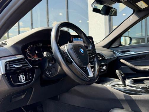 Black Sapphire Metallic 2021 BMW 540 xDrive