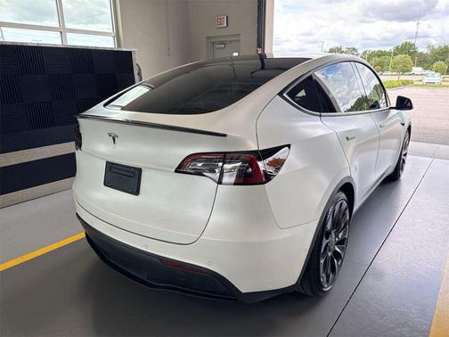 2022 Tesla Model Y Performance Dual Motor All-Wheel Drive