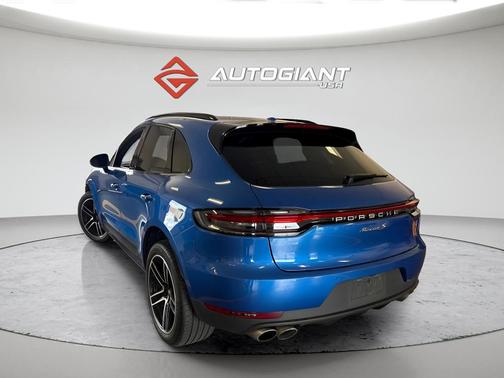 Sapphire Blue Metallic 2019 Porsche Macan Macan